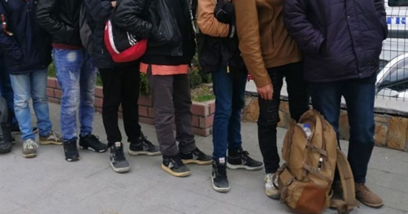 Ayvacık açıklarında 10 kaçak göçmen kurtarıldı, 12 kaçak göçmen yakalandı – Son Dakika Türkiye Haberleri