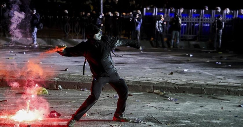 İstanbul’da izinsiz gösterilere katılan 49 sanık hakim karşısına çıktı