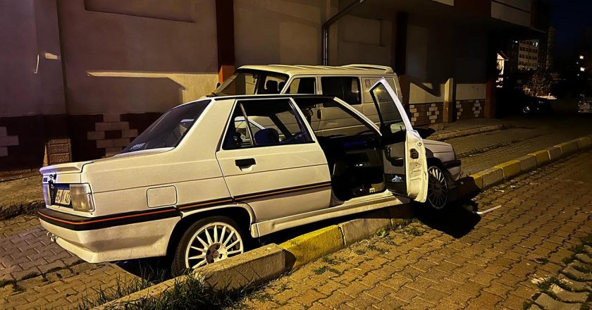 Polisten kaçan alkollü sürücü, evinin otoparkında yakalandı