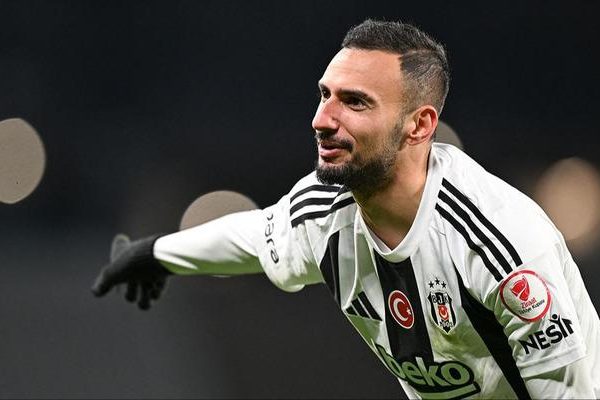 Beşiktaş’ta ilk ayrılık gerçekleşiyor! Onur Bulut Başakşehir yolcusu… Anlaşma neredeyse tamam