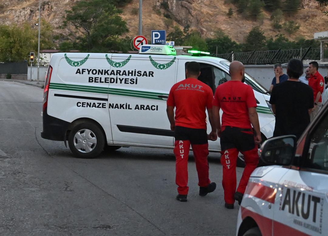 Adli tıp önünde ağrı fotoğrafı! Ateş Şehitlerinin Aileleri Neredeyse Yıktı 7