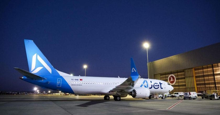 AJet’in üçüncü yeni uçağı İstanbul’a geldi