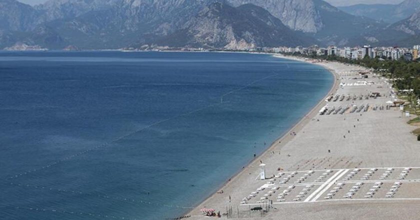 Konyaaltı Plajı Nerede? Konyaaltı Plajı Ücretli Mi? Nasıl Gidilir?