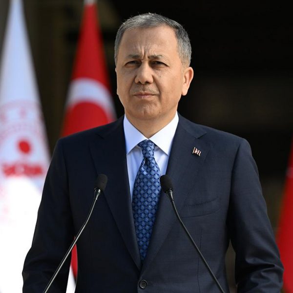 Suç odaklarına karşı mücadeleyi yok saymak, vatan evlatlarının emeğine hakarettir