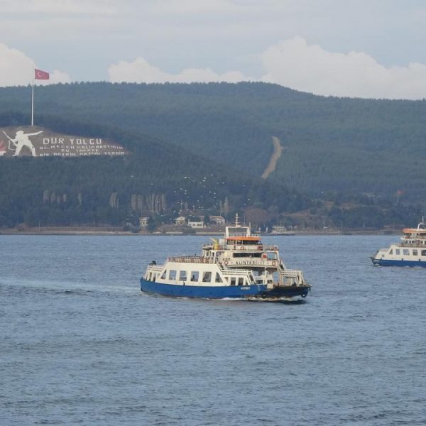 Gökçeada feribot seferlerine fırtına engeli