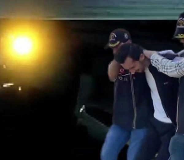 Borçluya ceza vermek isterken yanlış daireyi yaktı